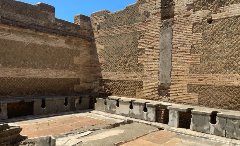 Latrines – Ostie Antique